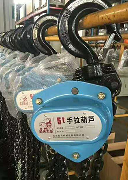船舶主機(jī)拆卸手拉葫蘆的使用